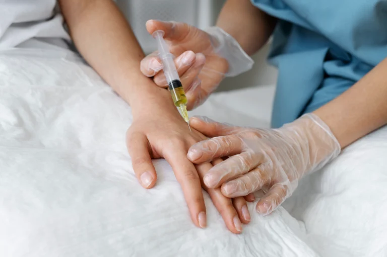 Explore stem cell therapy for knee arthritis in Ghaziabad and learn how this nonsurgical treatment may help reduce pain and improve knee mobility.